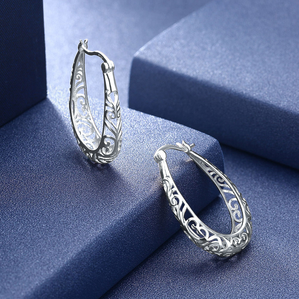 Vintage ladies hollow earrings
