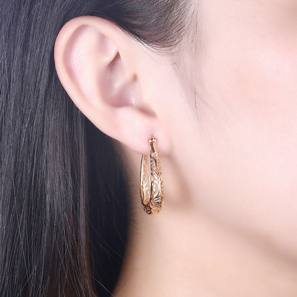 Vintage ladies hollow earrings